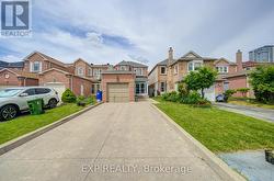 12 STAVERTON COURT Toronto, ON M1V 5G9