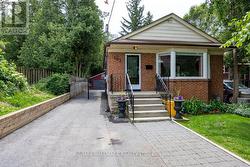 193 FERRIS ROAD Toronto, ON M4B 1H2