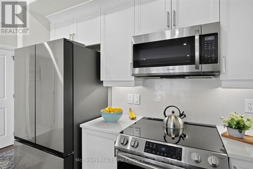 Beautiful Quartz Counters & Backsplash - 2 - 19 Hampton Lane, Selwyn, ON 