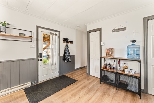 Hall d'entrée/Vestibule - 212 Av. Du Domaine, Brigham, QC - Indoor Photo Showing Other Room