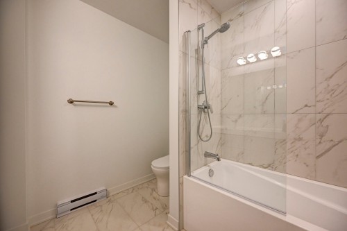 Salle de bains - 309-2335 Rue Des Équinoxes, Montréal (Saint-Laurent), QC 