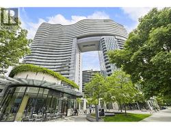 2320 89 NELSON STREET  Vancouver, BC V6Z 0E7