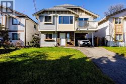475 ORWELL STREET  North Vancouver, BC V7J 3R8