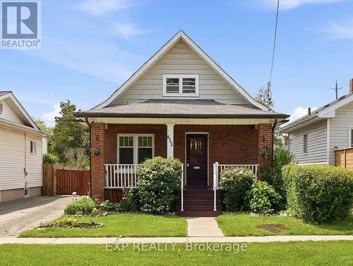 652 HORTOP STREET  Oshawa, ON L1G 4N5