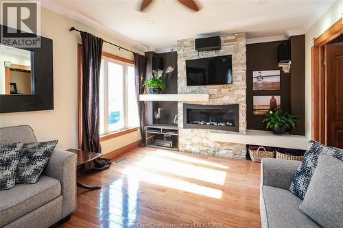 458 John M, Windsor, ON 