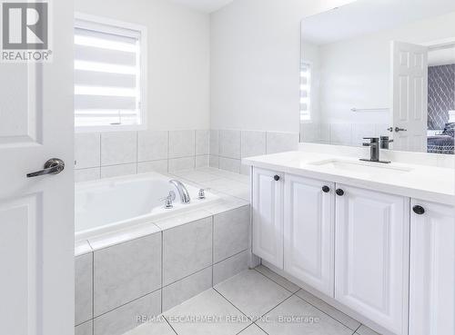 32 Hedges Crescent, Hamilton, ON 