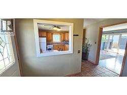 entranceway looking into the kitchen - 