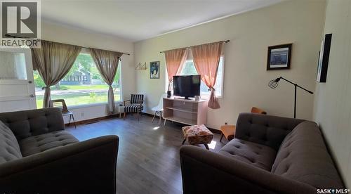 307 1St Street E, Wilkie, SK 