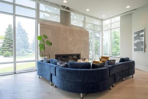 1 Dunbar Cr, Winnipeg, MB 