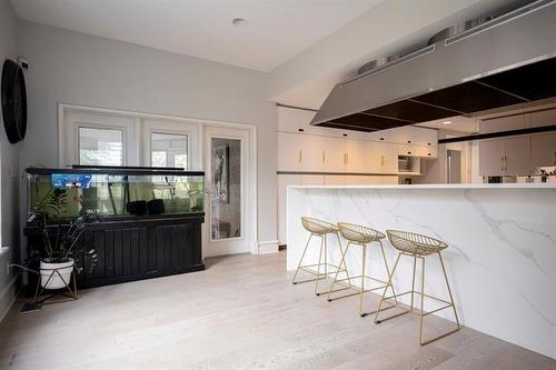 1 Dunbar Cr, Winnipeg, MB 