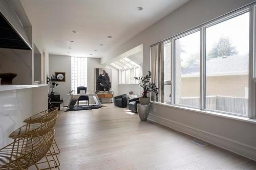 1 Dunbar Cr, Winnipeg, MB 