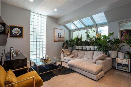 1 Dunbar Cr, Winnipeg, MB 