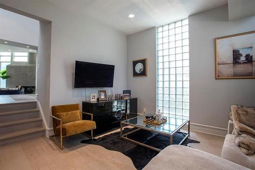 1 Dunbar Cr, Winnipeg, MB 