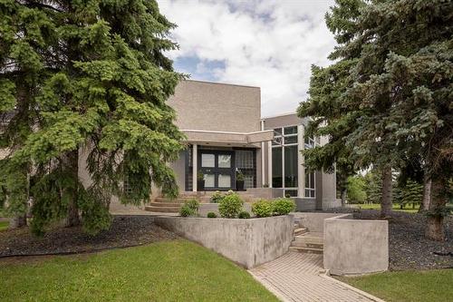 1 Dunbar Cr, Winnipeg, MB 