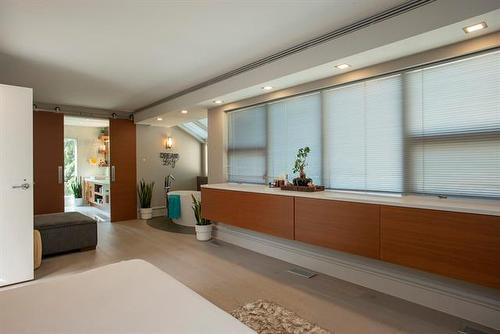 1 Dunbar Cr, Winnipeg, MB 