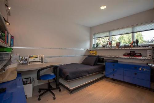 1 Dunbar Cr, Winnipeg, MB 