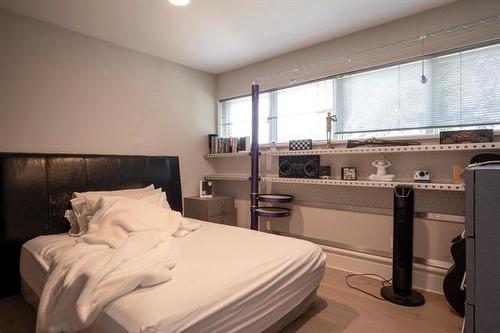 1 Dunbar Cr, Winnipeg, MB 
