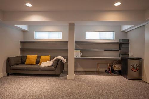 1 Dunbar Cr, Winnipeg, MB 