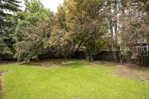 1 Dunbar Cr, Winnipeg, MB 