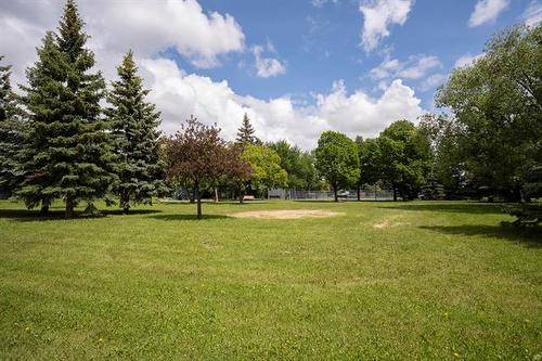 1 Dunbar Cr, Winnipeg, MB 