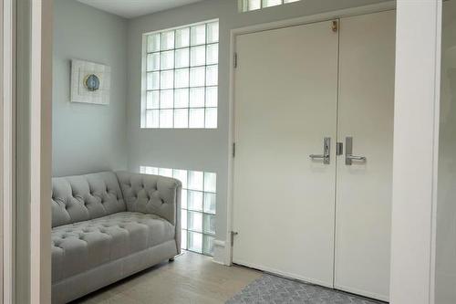 1 Dunbar Cr, Winnipeg, MB 