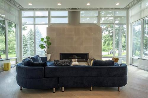 1 Dunbar Cr, Winnipeg, MB 