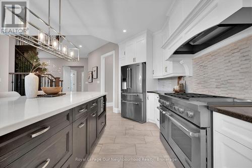 9 Powers Court, Clarington, ON - Indoor Photo Showing Kitchen With Upgraded Kitchen