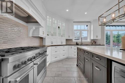 9 Powers Court, Clarington, ON - Indoor Photo Showing Kitchen With Upgraded Kitchen