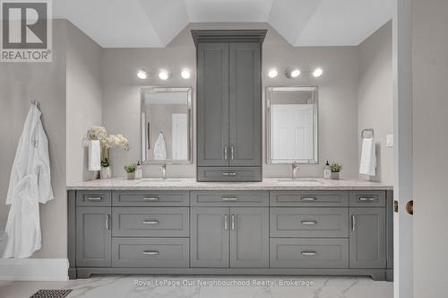9 Powers Court, Clarington, ON - Indoor Photo Showing Bathroom