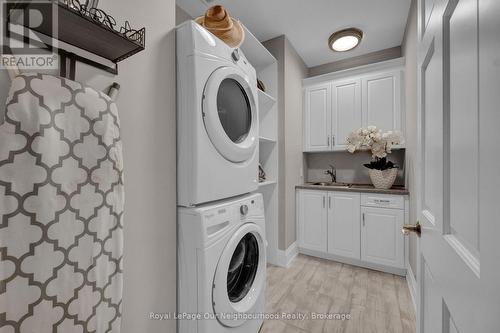 9 Powers Court, Clarington, ON - Indoor Photo Showing Laundry Room
