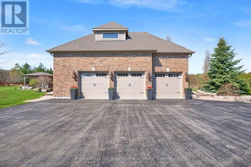 9 Powers Court, Clarington, ON - Outdoor