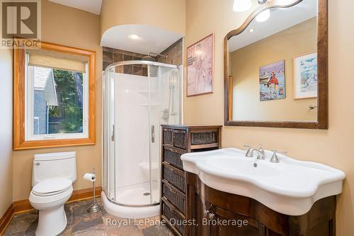 16 East Beach Road, Tiny, ON 