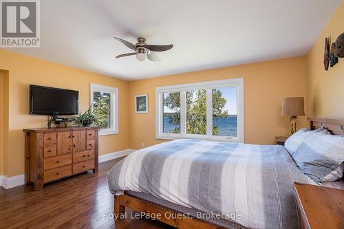 16 East Beach Road, Tiny, ON 