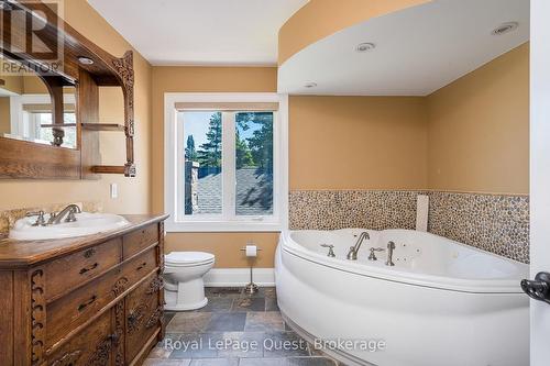 16 East Beach Road, Tiny, ON 