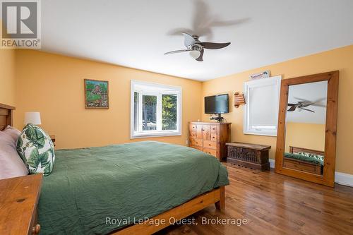 16 East Beach Road, Tiny, ON 
