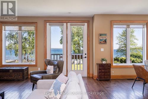 16 East Beach Road, Tiny, ON 