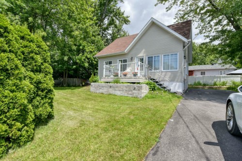 1227 44e Avenue  Laval (Fabreville), QC H7R 5A5