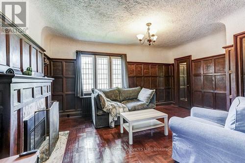 2 Larkin Avenue, Toronto, ON 