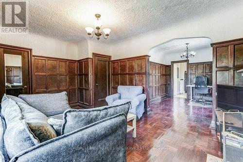 2 Larkin Avenue, Toronto, ON 