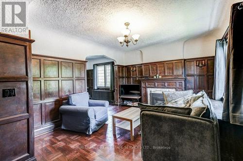 2 Larkin Avenue, Toronto, ON 