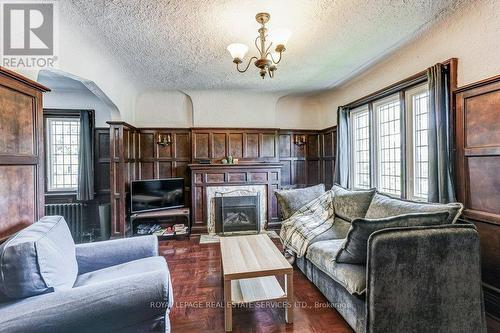 2 Larkin Avenue, Toronto, ON 