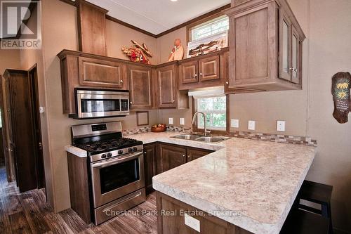 Gas Stove - Unit 1 - 98 North Shore Road, Kearney (Proudfoot), ON 