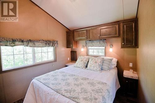 Bedroom with built in cabinets - Unit 1 - 98 North Shore Road, Kearney (Proudfoot), ON 