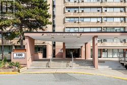 701 - 100 LEEWARD GLENWAY Toronto, ON M3C 2Z1