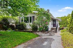33 NEWBURY AVENUE Ottawa, ON K2E 6K7
