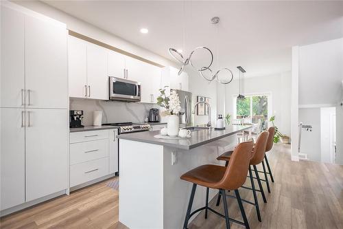 146 Pilgrim Avenue, Winnipeg, MB - Indoor Photo Showing Kitchen With Upgraded Kitchen