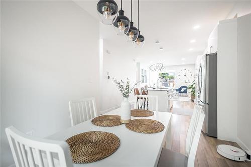 146 Pilgrim Avenue, Winnipeg, MB - Indoor Photo Showing Dining Room