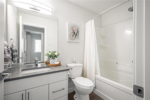 146 Pilgrim Avenue, Winnipeg, MB - Indoor Photo Showing Bathroom