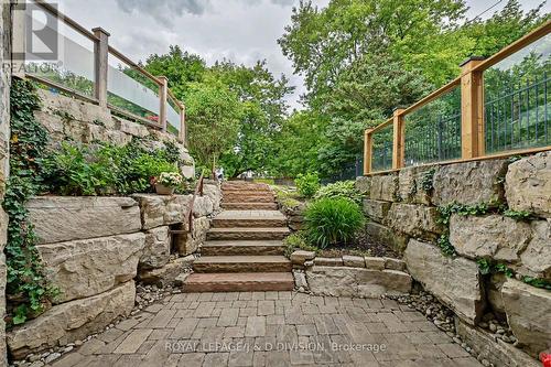 17 Agar Crescent, Toronto, ON 