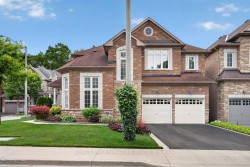 5 Broderick Place Toronto, ON M1L 0E3